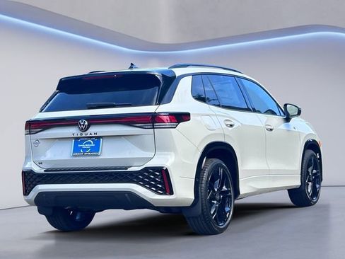 New 2026 Volkswagen Tiguan SE R-Line FWD image 5