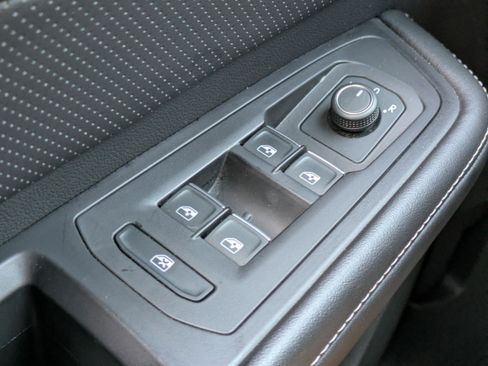 Used 2024 Volkswagen Atlas SE image 22