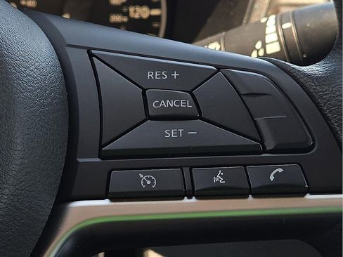 Used 2024 Nissan Altima 2.5 SV FWD image 17