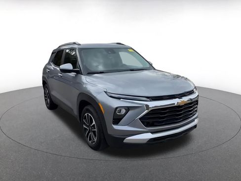 Used 2025 Chevrolet TrailBlazer LT image 3