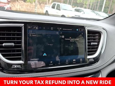 Used 2025 Chrysler Pacifica Limited image 18