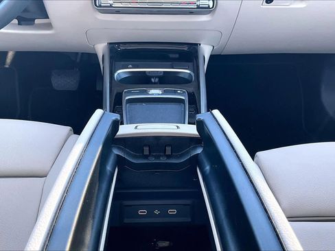 Used 2025 Mercedes-Benz GLB 250 image 36