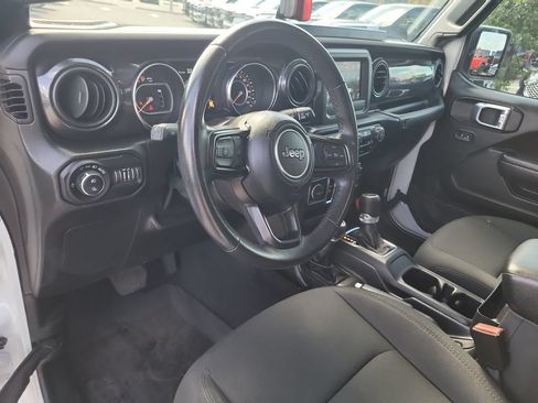 Certified 2022 Jeep Gladiator Sport AWD/4WD image 17