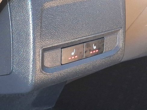 Used 2019 Volkswagen Jetta SE w/ Cold Weather Package image 10