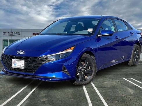 Used 2023 Hyundai Elantra SEL image 1
