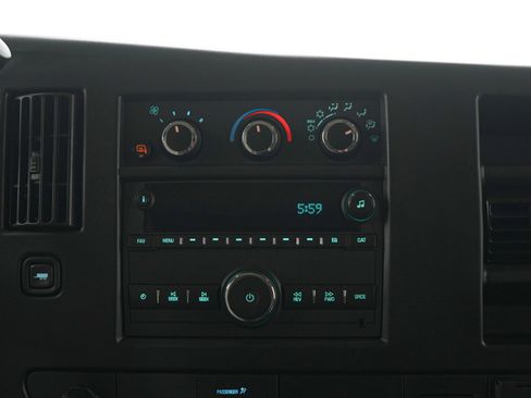 Used 2025 Chevrolet Express 3500 LT w/ LT Preferred Equipment Group image 15