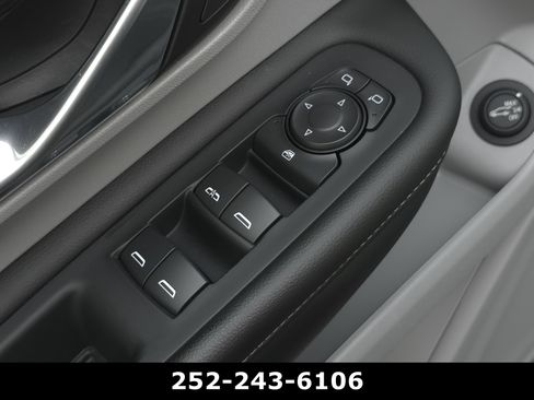 Used 2024 GMC Terrain SLE w/ Driver Convenience Package FWD image 22