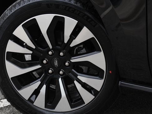 New 2025 Ford Expedition Platinum w/ Driver's Package image 14