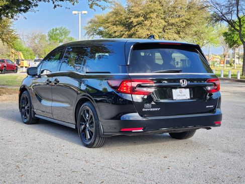 Used 2024 Honda Odyssey Sport image 4