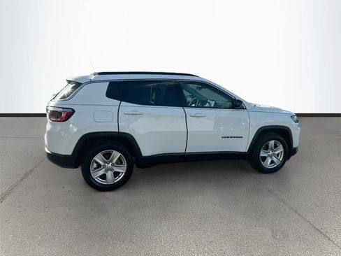 Used 2022 Jeep Compass Latitude FWD image 8