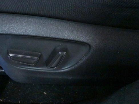 Used 2022 Toyota Highlander LE FWD image 7
