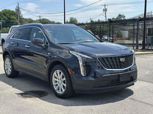 Used 2023 Cadillac XT4 Luxury w/ Cold Weather Package AWD/4WD image 2