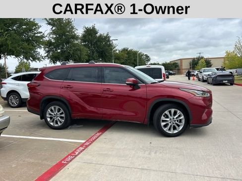 Used 2022 Toyota Highlander Limited FWD image 2
