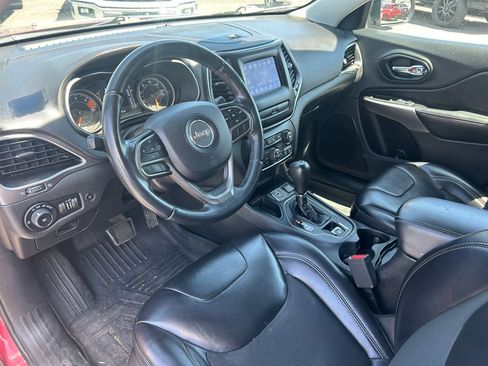 Used 2019 Jeep Cherokee Latitude Plus w/ Comfort/Convenience Group FWD image 25