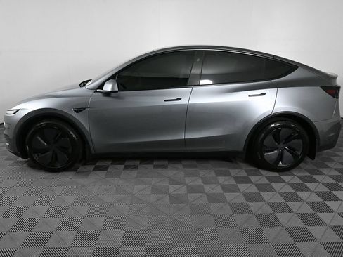 Used 2026 Tesla Model Y 2WD image 3