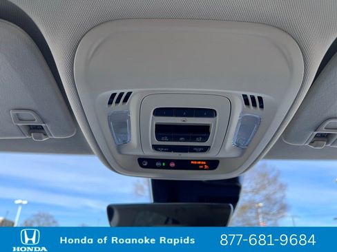 Used 2023 Buick Envision Avenir image 37