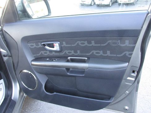 Used 2013 Kia Soul + w/ Audio Pkg FWD image 37