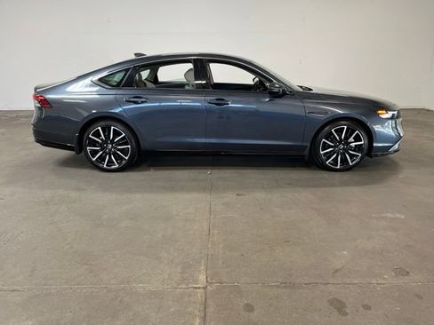 Used 2023 Honda Accord Touring image 2