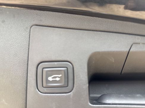 Used 2019 Cadillac XT5 Premium Luxury w/ Advanced Security Package image 34