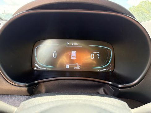 Used 2025 Kia Soul LX w/ LX Technology Package FWD image 26
