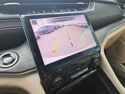 Used 2024 Jeep Grand Cherokee Limited w/ Trailer Tow Package AWD/4WD image 18