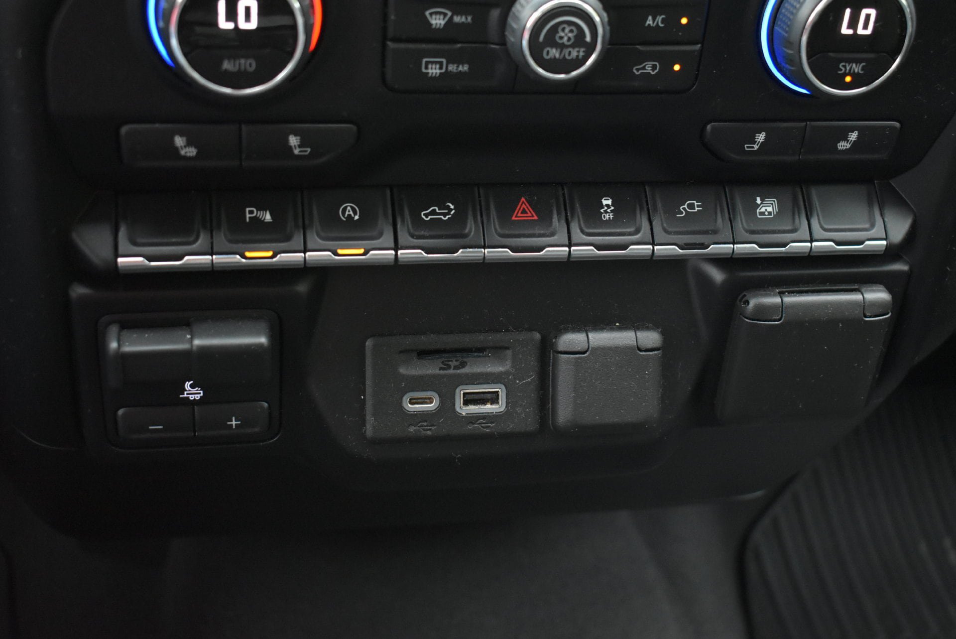 Used 2021 Chevrolet Silverado 1500 LT w/ Convenience Package II AWD/4WD image 26