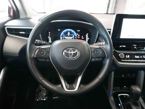 Used 2024 Toyota Corolla Cross XLE FWD image 21