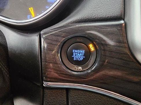 Used 2018 Jeep Grand Cherokee Overland AWD/4WD image 21