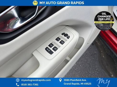 Used 2019 Volvo XC60 T6 Momentum w/ Protection Package Premier AWD/4WD image 11