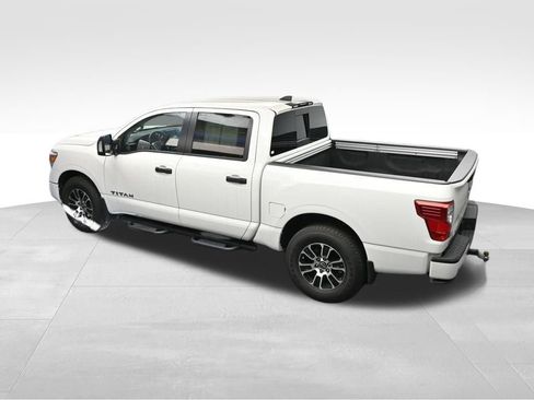 Used 2024 Nissan Titan SV w/ SV Convenience Package RWD image 30