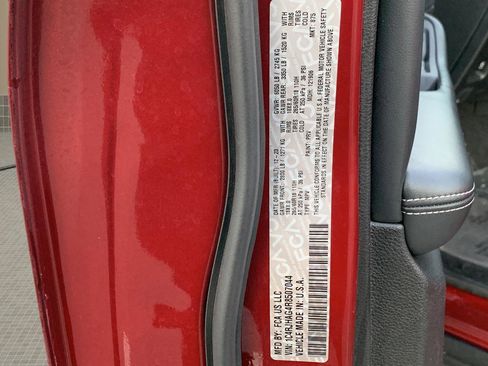 Used 2024 Jeep Grand Cherokee Altitude image 40