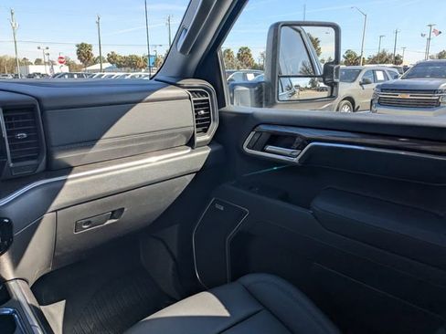 Used 2025 Chevrolet Silverado 1500 LTZ AWD/4WD image 16