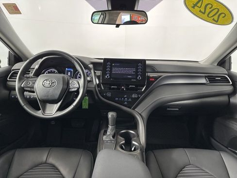 Used 2024 Toyota Camry SE image 11