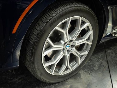 Used 2021 BMW X7 xDrive40i w/ Premium Package AWD/4WD image 4