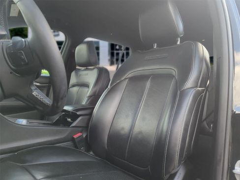 Used 2023 Jeep Grand Cherokee Overland AWD/4WD image 13