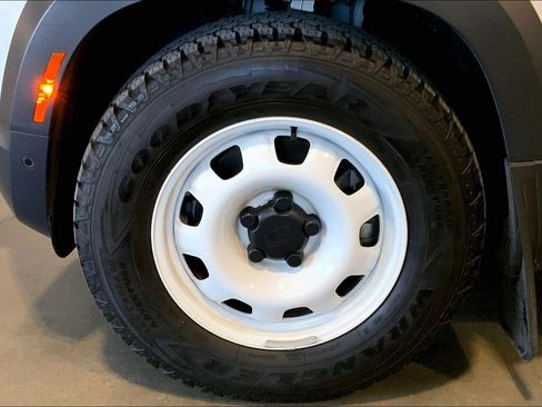 Used 2023 Land Rover Defender 110 S image 10