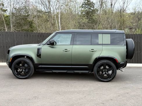 New 2026 Land Rover Defender 110 X-Dynamic SE AWD/4WD image 2