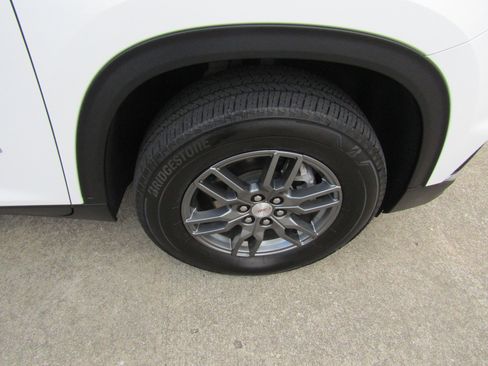 Used 2025 GMC Acadia Elevation FWD image 12