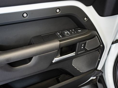 Used 2022 Land Rover Defender 90 V8 image 22