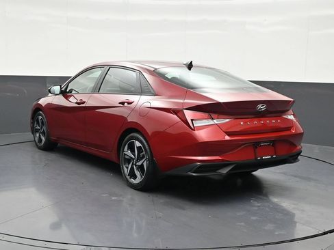 Used 2023 Hyundai Elantra SEL w/ Convenience Package FWD image 3
