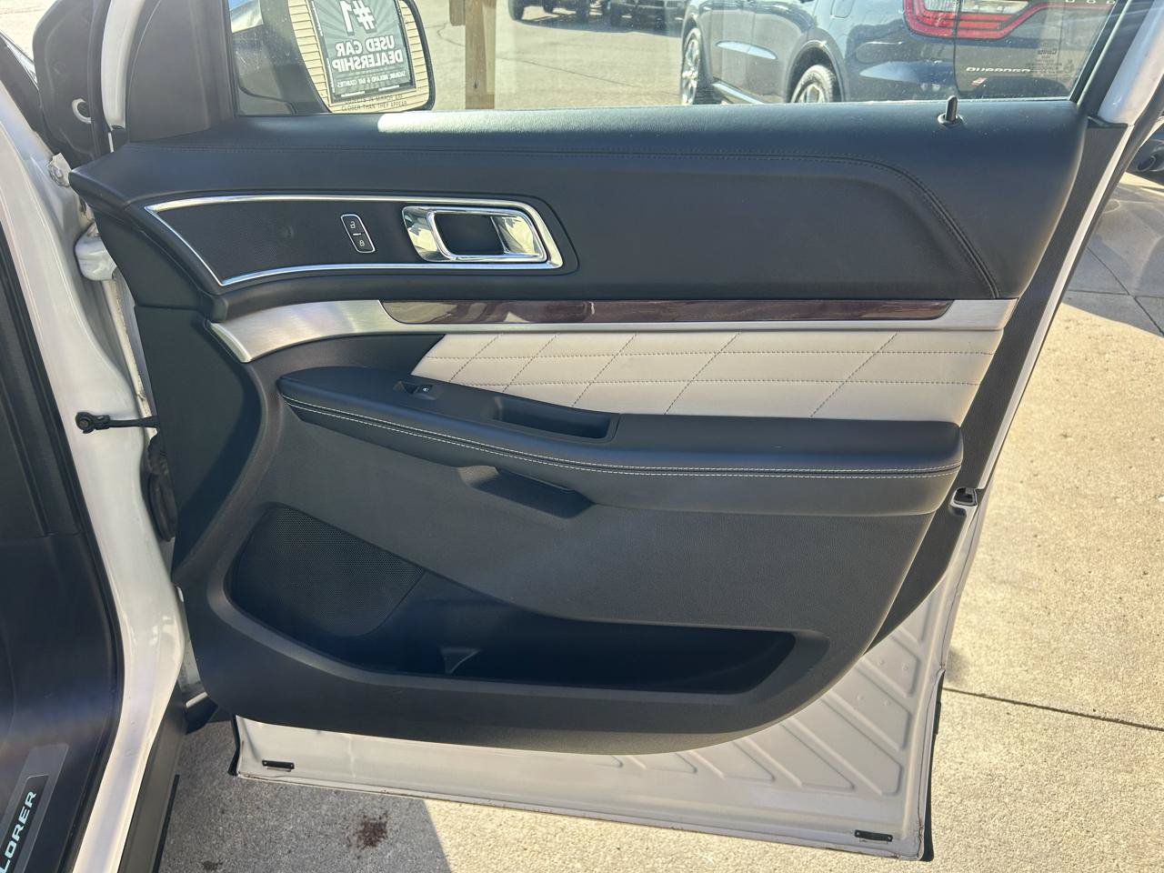Used 2018 Ford Explorer Platinum AWD/4WD image 17