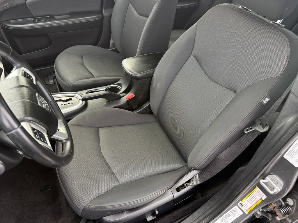 Used 2012 Dodge Avenger SXT FWD image 14