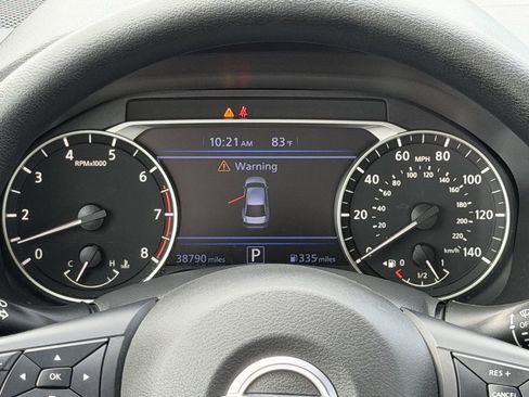 Used 2025 Nissan Altima 2.5 SV FWD image 15
