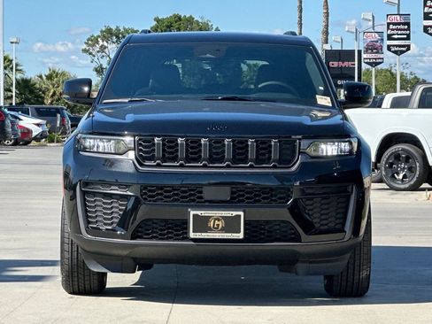 New 2026 Jeep Grand Cherokee Altitude image 10