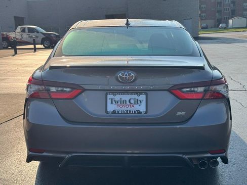 Certified 2022 Toyota Camry SE FWD image 4