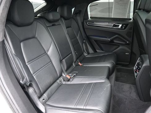 Used 2021 Porsche Cayenne GTS AWD/4WD image 27