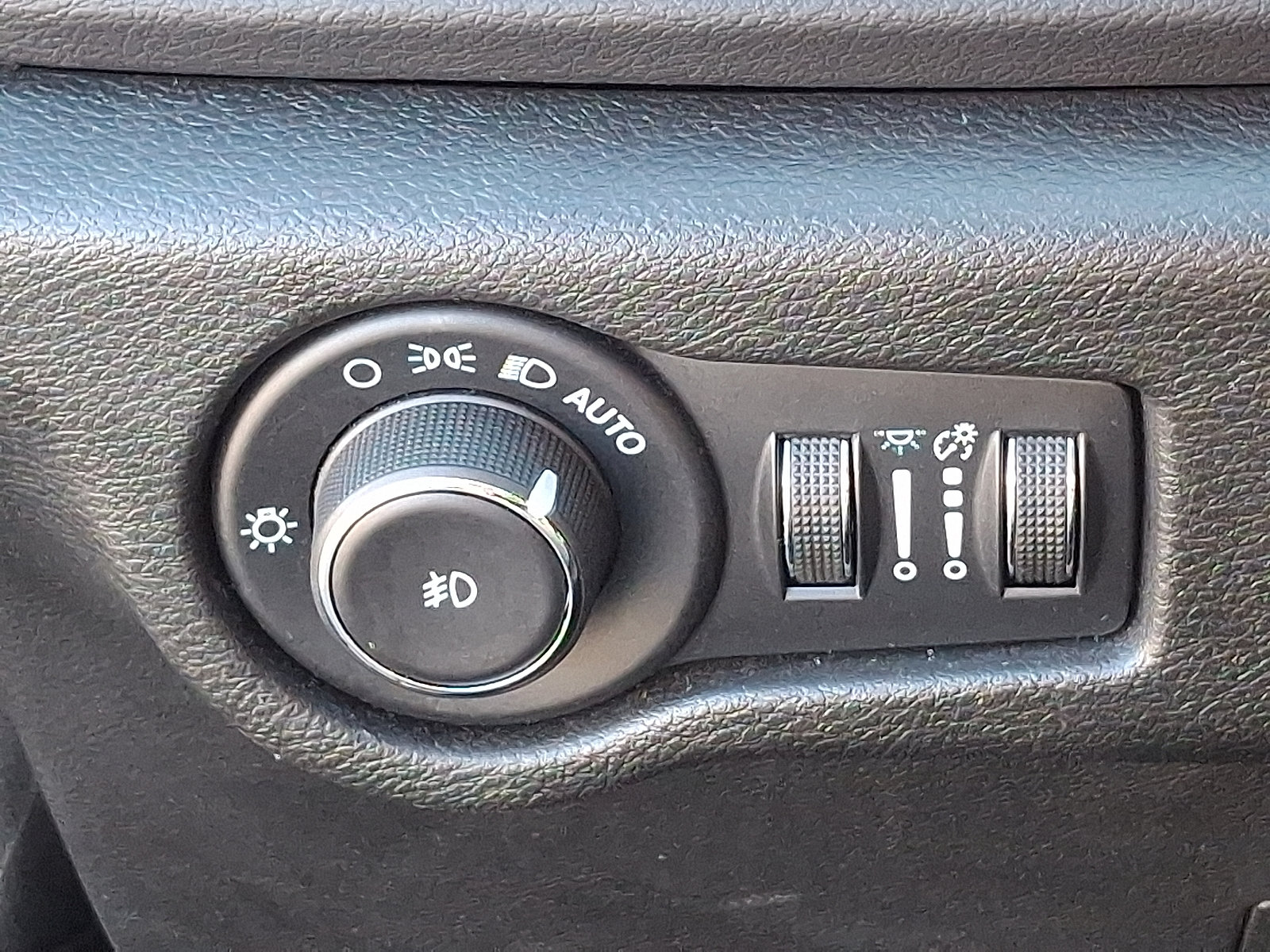 Used 2025 Chrysler Pacifica Select FWD image 24