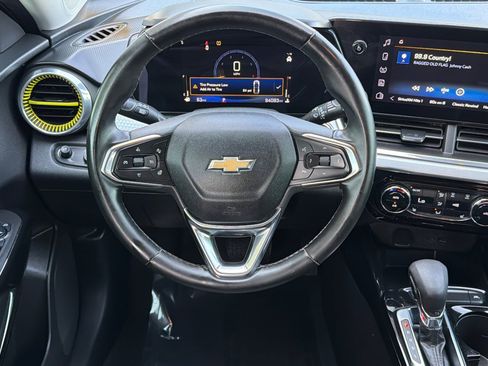 Used 2025 Chevrolet Trax LT w/ Driver Confidence Package FWD image 11