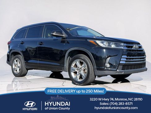 Used 2017 Toyota Highlander Limited FWD image 1