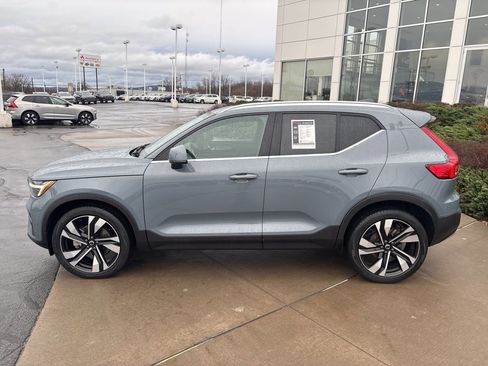 Certified 2023 Volvo XC40 B5 Ultimate w/ Protection Package Premier image 11